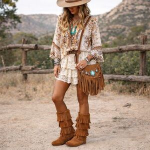 Minnetonka Fringe Suede Boots Women’s Size 8